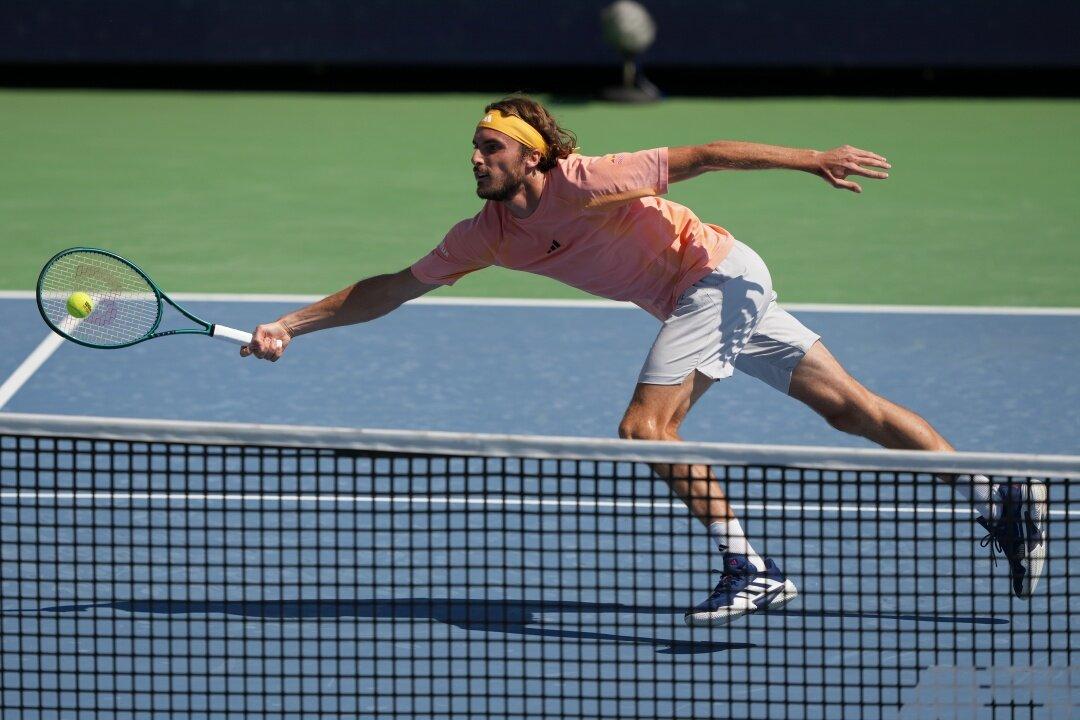 Tsitsipas stretch
